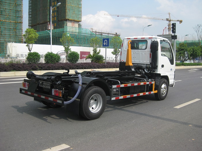 Detachable Container Garbage Trucks vs. Traditional Garbage Trucks