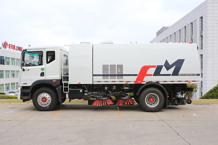 High-efficiency Street Sweeping Truck