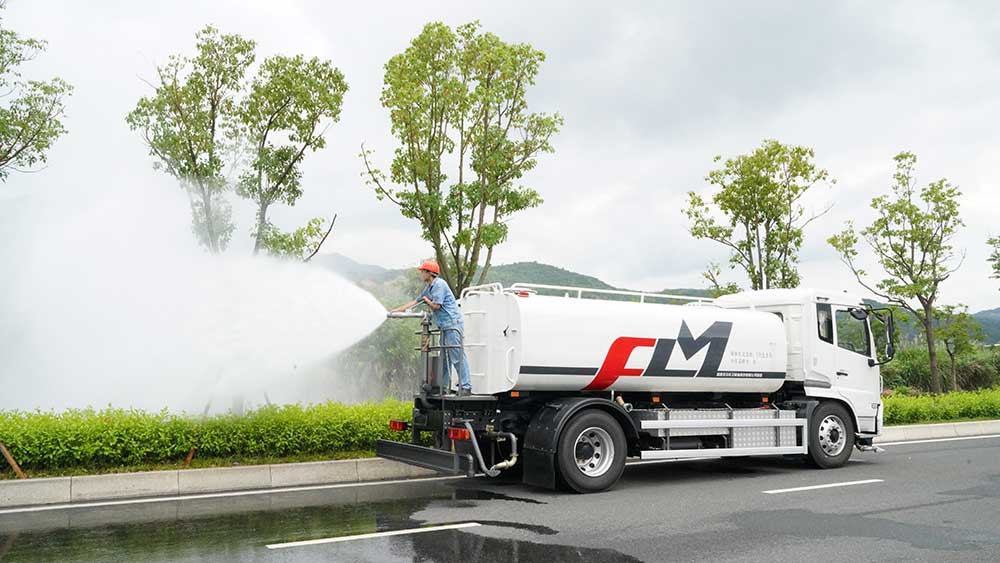 Understanding the Mechanics Behind Pressure Cleaning Trucks