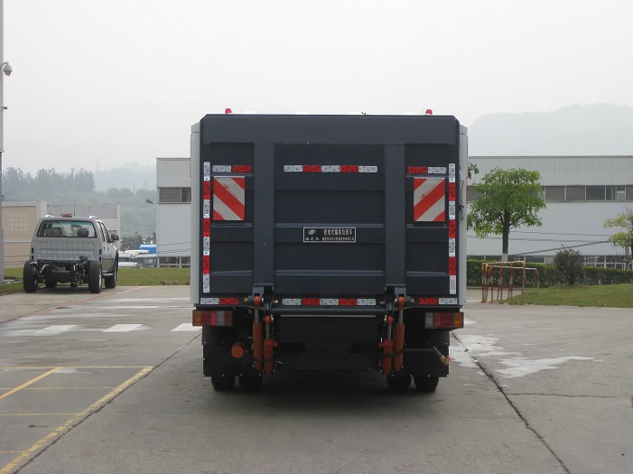 The Multi-functional Roles of Modern Garbage Container Trucks