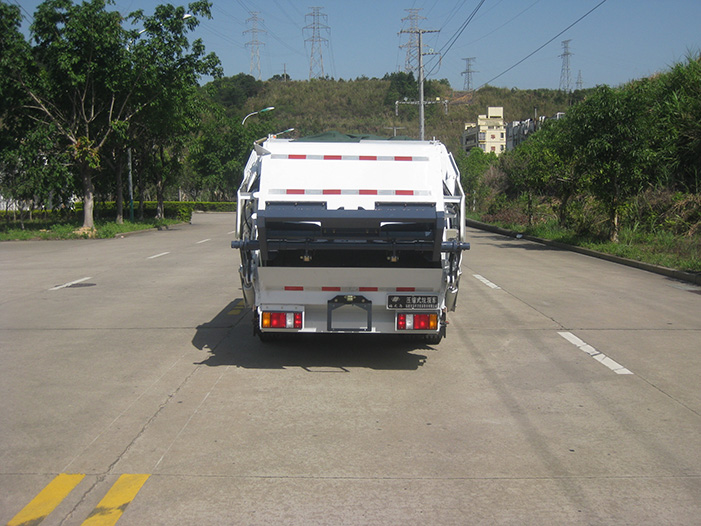 How Garbage Trucks Manage Different Types of Waste