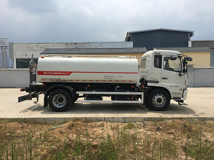 The Key Role of Water Tanker Trucks in Urban Planning