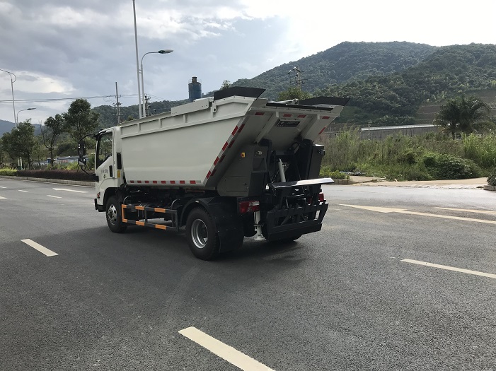 El Papel de los Camiones de Reciclaje en la Clasificación Eficiente de Residuos