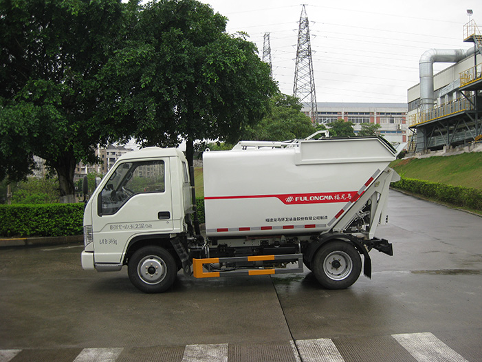 Exploring the Benefits of Small Trash Trucks