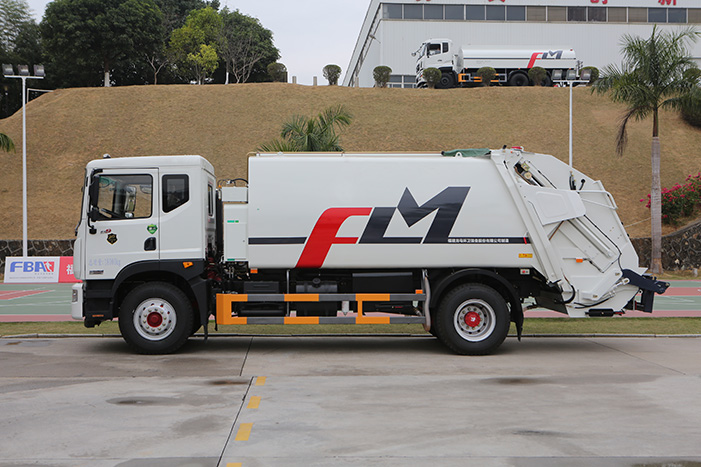 How Garbage Trucks Navigate the Streets Efficiently