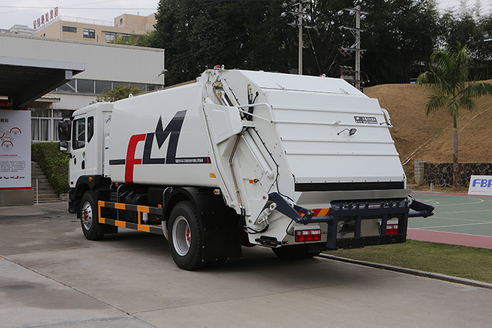 How Garbage Trucks Navigate the Streets Efficiently