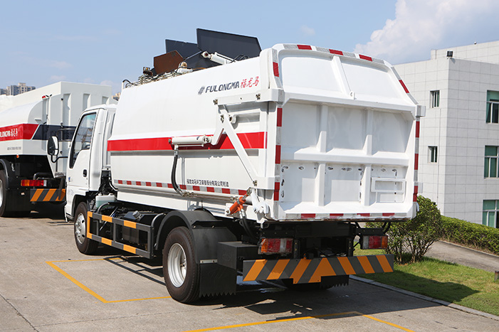 How Trash Trucks Contribute to Recycling Innovations