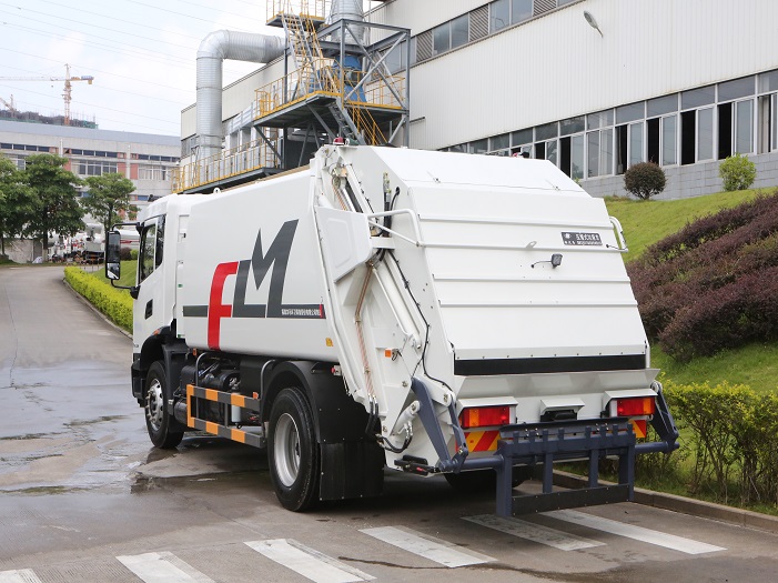 How Rear Loaders Keep Sanitation Workers Safe on the Job