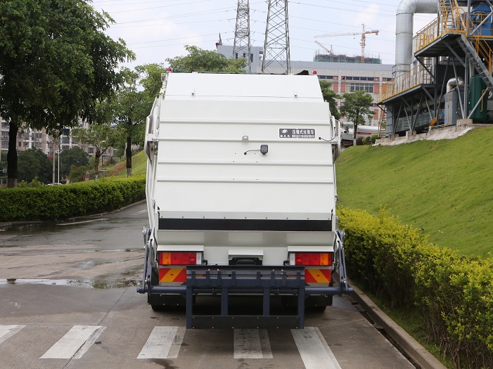 The Top Dumpster Trucks for Efficient Waste Management in 2025