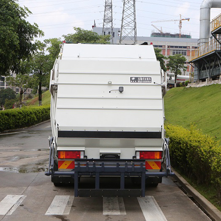 How Rear Loaders Keep Sanitation Workers Safe on the Job